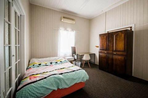3 min to Central, Double bedroom