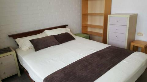 Short Term Room Available in Kangaroo Point