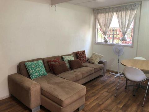 Single room and female share room available now in south bank