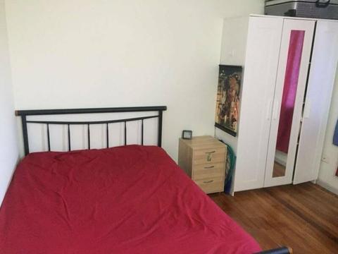 Room for Rent in Macgregor Close to Sunnybank Plaza