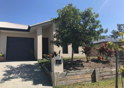 Room/rooms for rent in upper Coomera $200pw