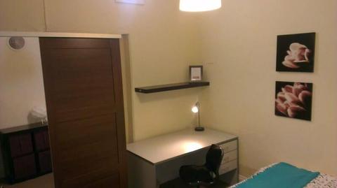 Room to Rent - Adelaide CBD (Gilles St) **all Inc Bills and Cleaner**