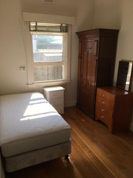 Room for rent on Foch St (perfect location)