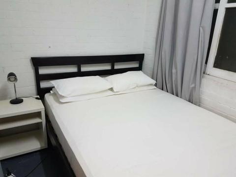 Double room for 2 persons/ couple (Netflix/TV inside) - St Kilda