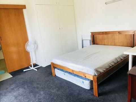 Large Spacious Room with En-suite for Rent in Colac