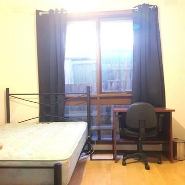 Super nice medium room,fully furnish,walk to shop,near free way