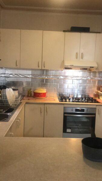 Two rooms( one single/ one double) available in Glenroy for girls/boys
