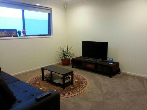 Furnished bedroom for rent close to shops and public transport