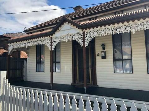 Room Available in Coburg share-house NOW