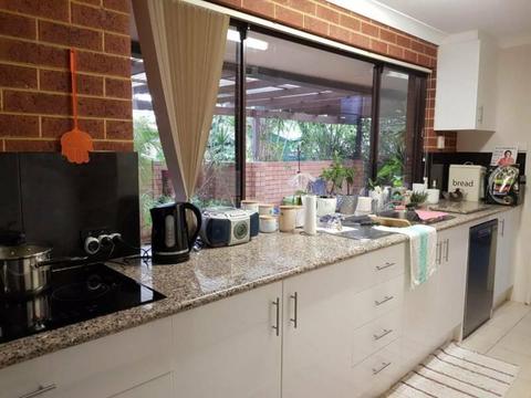 Two queen size rooms for rent together for $185 pw - BALLAJURA
