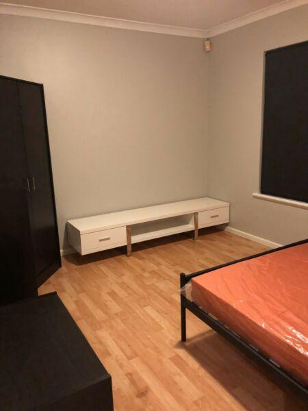 Rent room Belmont Lg $175/wk OR Sm $150/wk (all incl) Furn/Un, Pets Ok