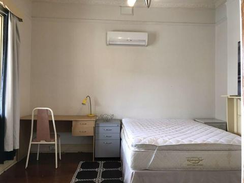 King size room for rent in Perth city