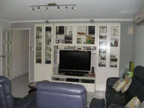 ROOM TO RENT -BENTLEY/ST JAMES - FEMALE ONLY