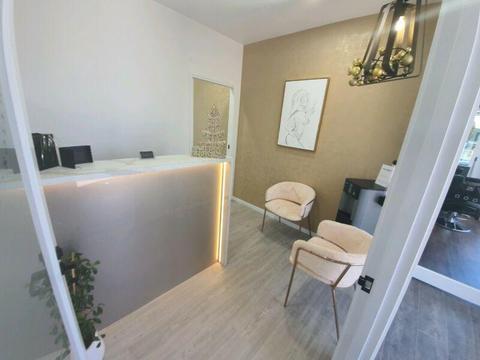 Clinic within Fifth Avenue Lifestyle north lakes for rent 5days p/f