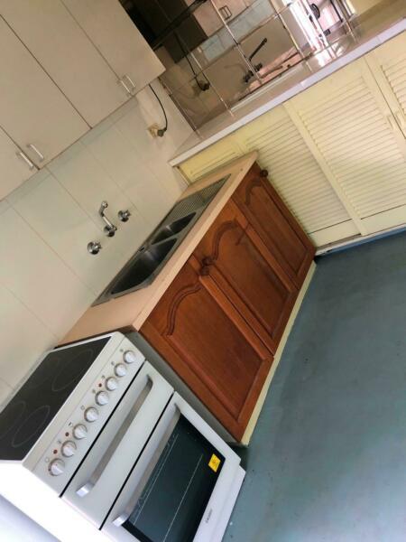 2 Bedroom house ONLY 5mins to BLACKTOWN WESTFIELD AND STATION