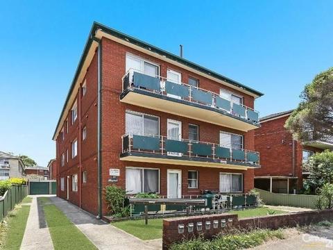 Large Spacious and Sunny 3 Bedroom Unit At Hillsdale NSW Top Floor