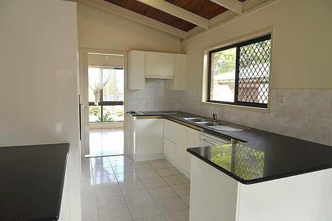 Renovated home 3 minutes walk to Sunnybank Hills Shopping Town