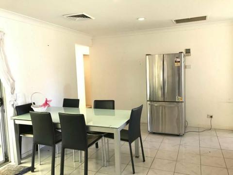 5 Bedrooms house for rent near Bond university Gold Coast