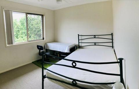 Room for rent near Sunnybank hills shopping town/calamvale