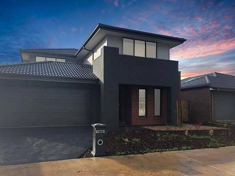 Lease Transfer, entire house for rent in Point Cook