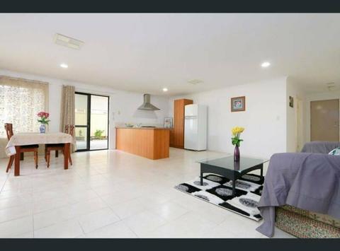 Wilson modern spacious house 6x2 w/Aircon, tiling in common area &flo