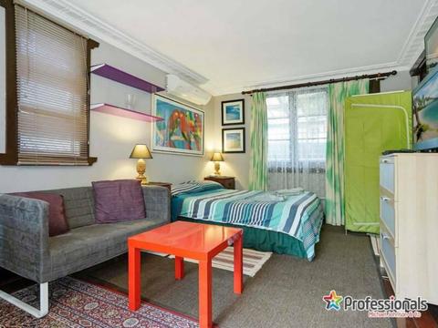 BACKPACKERS SELF/CON/Unit ensuite. suit backpacker couple