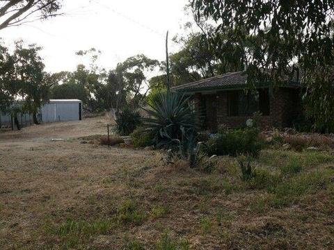 For rent Toodyay 3BR house shed 6x10m 5 acres reverse A/C scheme water