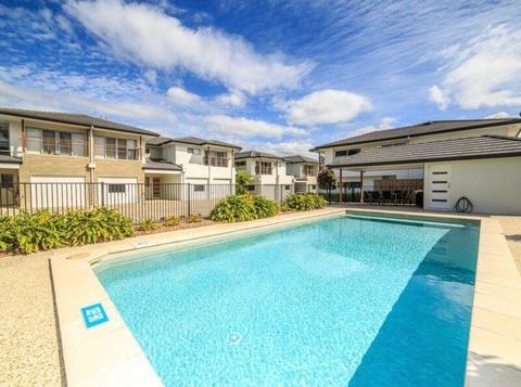 Spacious Helensvale Town House
