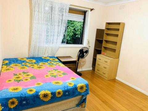 Room available for rent in Thomastown for Boys