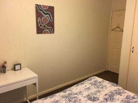 Private room with queen bed short term