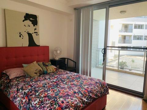Short term double room own bathroom (20 March to 25 of April)