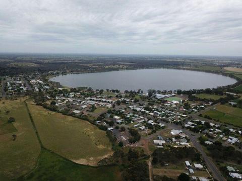 LAKE WALLACE HOTEL EDENHOPE VIC 25YR LEASE, COUNTRY ONE PUB TOWN