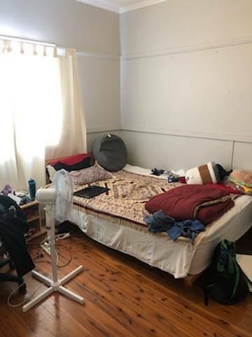 Large Bedroom for rent in excellent location