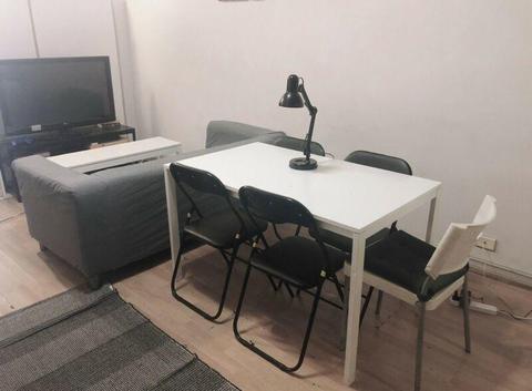 Friendly and Clean Flat Share in City near Town Hall (2 Females)