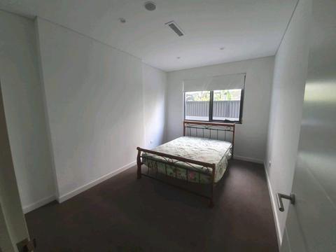 Private room with queen bed, share bathroom with 1, at 280pw