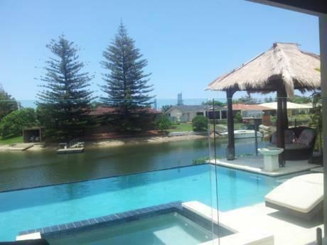 Fully Furnished Room Broadbeach waters Luxury House on River