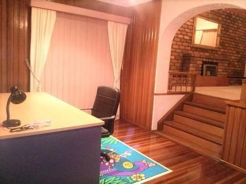 furnished large room walk to garden city close to uni expressbus to UQ