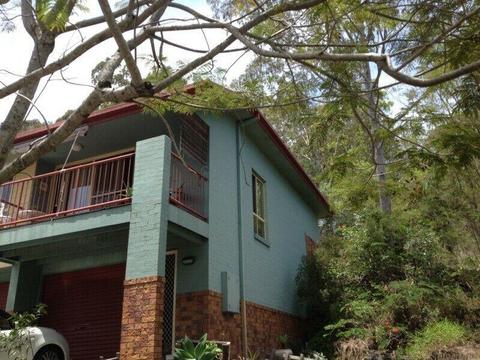 Room in Elanora townhouse to rent