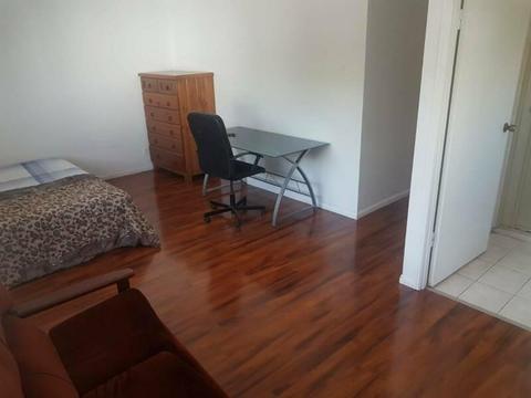 Room for rent Gold Coast, 170p/w bills included