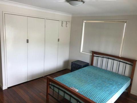 LARGE SINGLE ROOM IN WEST END... FULLY FURNISHED!!! FREE WIFI