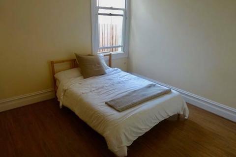 Room available in West Brunswick