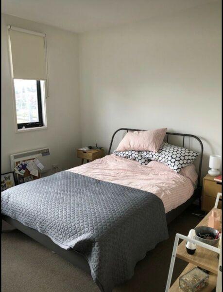 1 x unfurnished bedroom w private bathroom in 3BR townhouse, Northcote