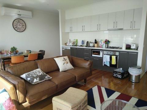 One bedroom for rent in New 3 bedroom townhouse, near Chadstone