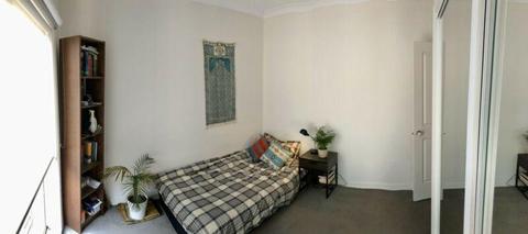Sun Filled Bedroom in Pascoe Vale Townhouse: All Bills Included!