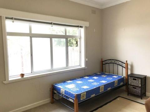 Large bedroom in good suburb, close to public transport