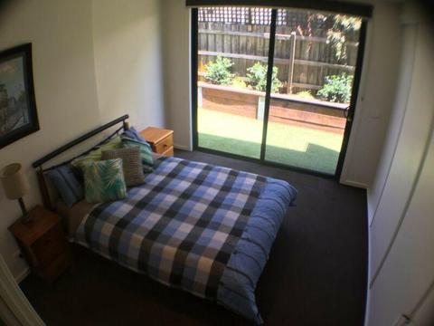Furnished room for rent in stunning apartment in Murrumbeena $ 200.00
