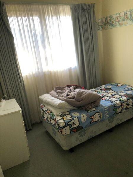 A room for rent in burwood east only for a girl