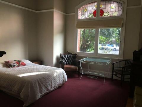 Spacious private room in Parkville house, close to Melbourne CDB/City