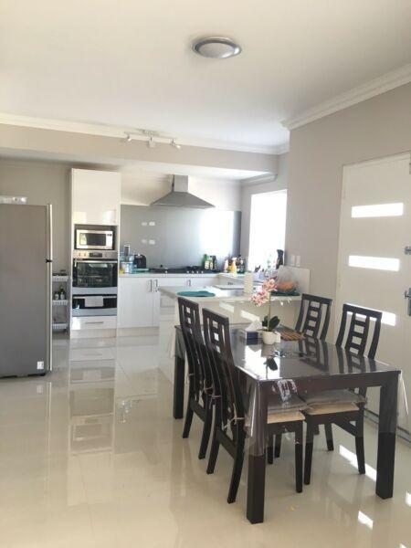 3 Bedrooms for Rent (2 Include own Bathroom & Study) - Near Curtin Uni