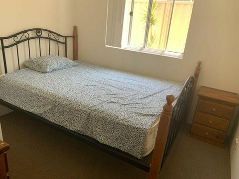 Room for rent in queens park for girl